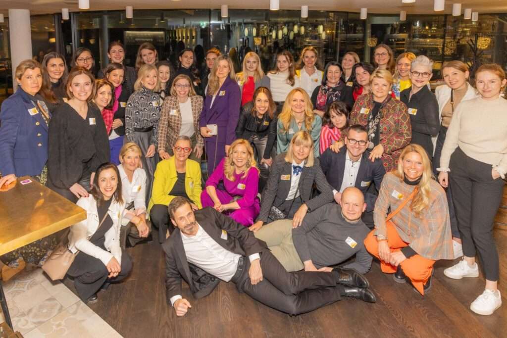 CK Workspace Gruppenfoto zu Event "Starke Frauen, spannende Gespräche und gutes Essen"